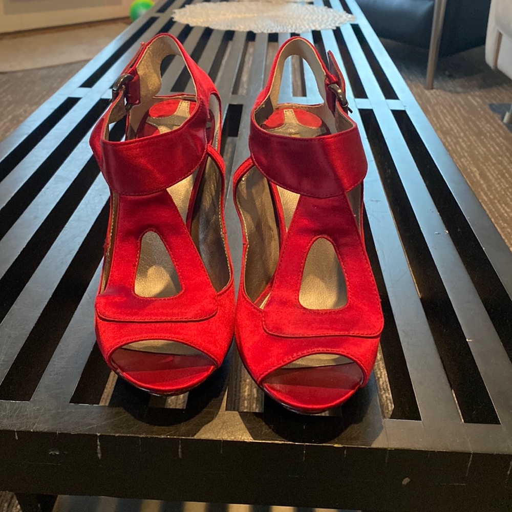 Max Studio Women’s Red Satin heel